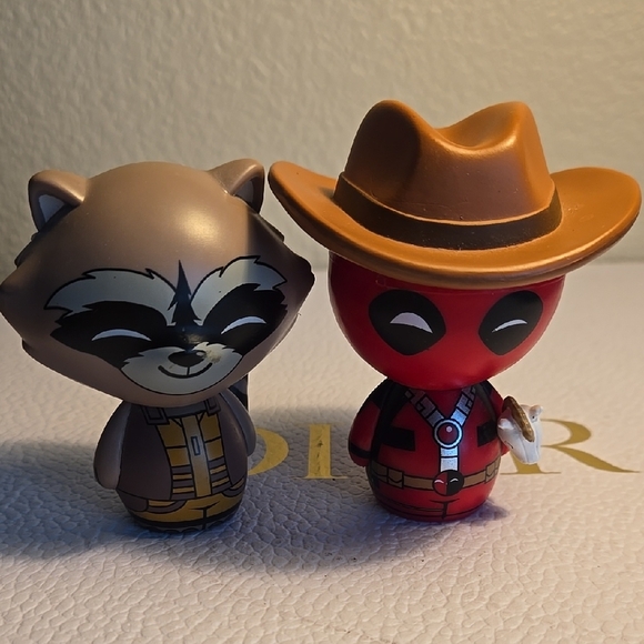 Red Deadpool Cowboy and Rocket Figurine Set - Picture 1 of 10